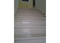 Мраморная лестница Crema Marfil II